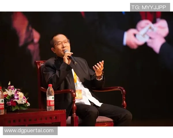 当代足坛新星崛起与经典球员传承之路分析